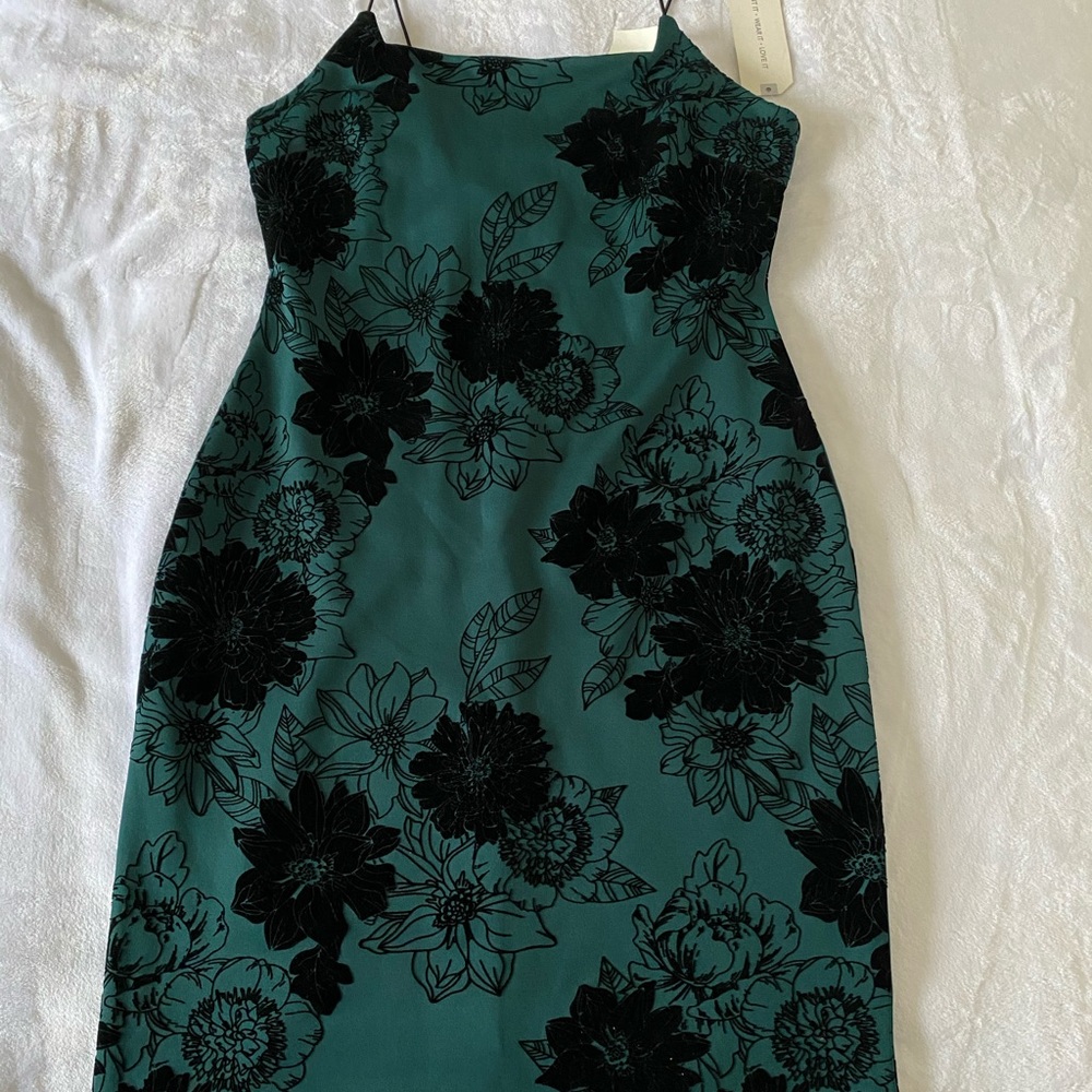 Green velvet touch dress💚🖤